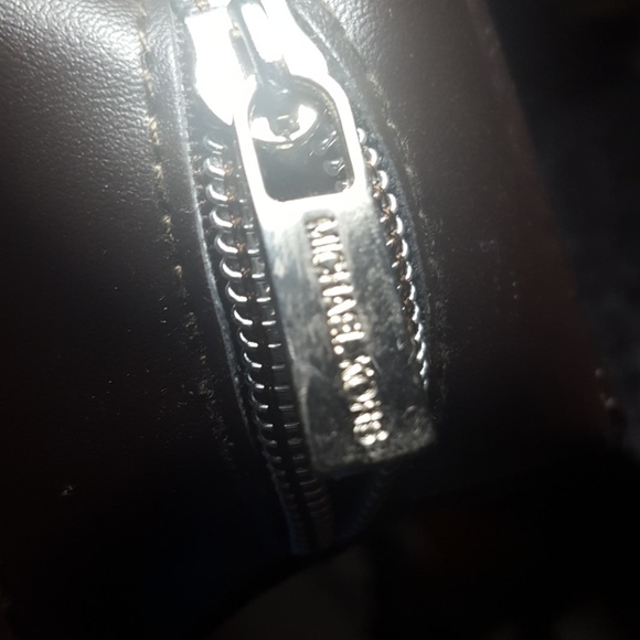 Michael Kors Sunglass case - Picture 3 of 3